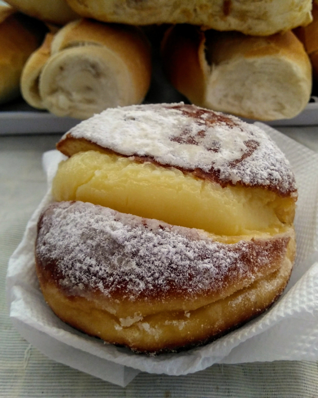 Pan dulce relleno de crema